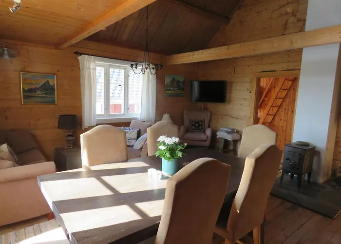 Valen Cabins In Reine